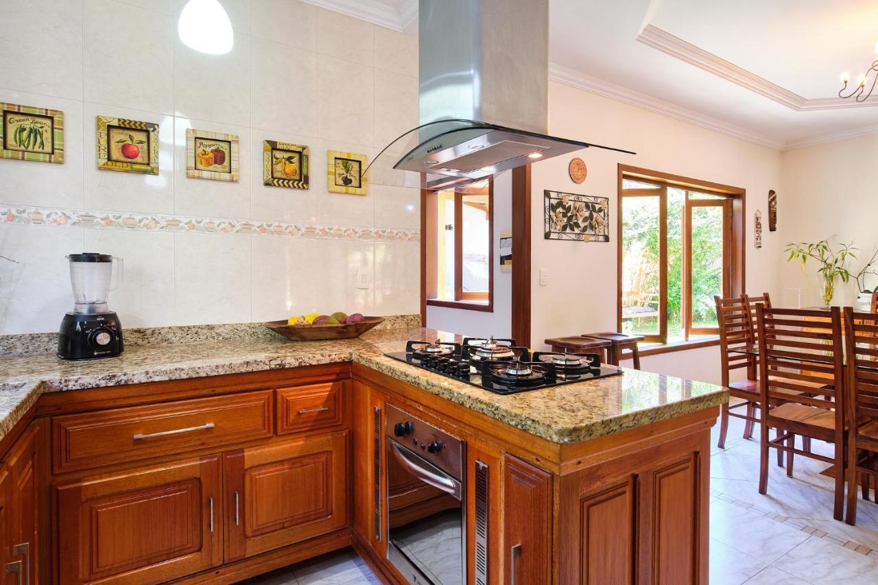 Вилла Casa Petunia Com Ar E Piscina Perto Do Centro Парати Экстерьер фото